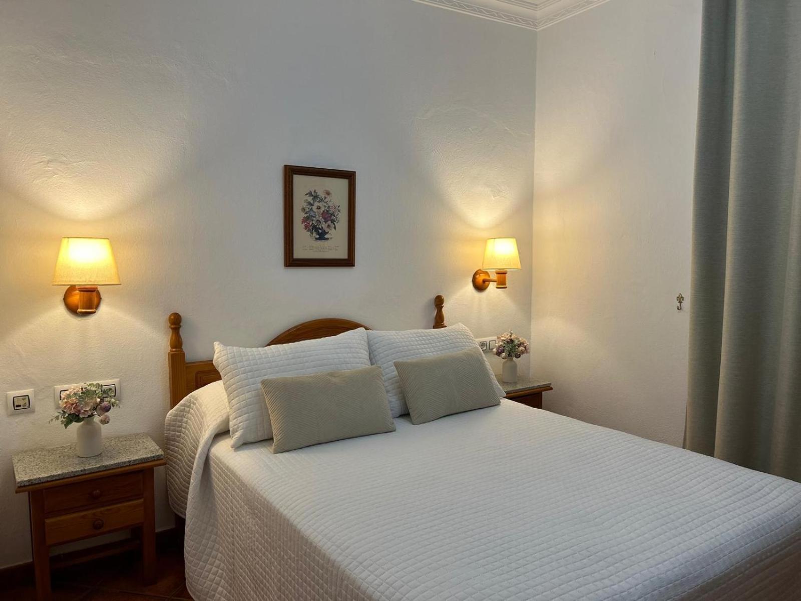 Hostal Los Mellizos コニル・デ・ラ・フロンテラ エクステリア 写真 A bedroom at the hotel